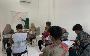 Persiapan Program Magang Luar Negeri, SMK Islamic Qon Fasilitasi Siswa Kursus Bahasa Jepang.