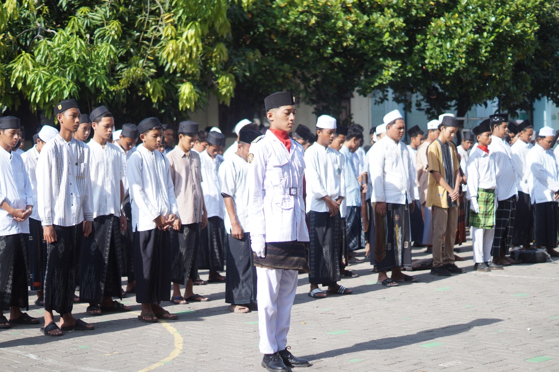 Menjaga Marwah Pesantren: SMK Islamic Qon Teguhkan Komitmen Santri Unggul dalam Upacara HSN 2025 Menjaga Marwah Pesantren: SMK Islamic Qon Teguhkan Komitmen Santri Unggul dalam Upacara HSN 2025