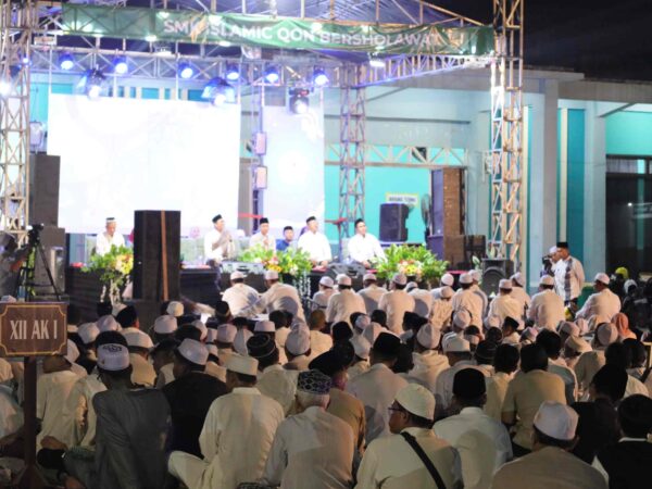 Gema Sholawat Sambut SPMB 2026-2027, Ribuan Jamaah Padati Lapangan SMK Islamic Qon